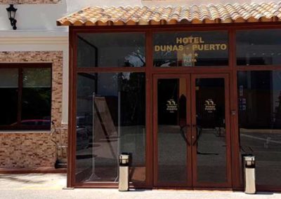 Fachada del hotel Dunas Puerto de Cádiz