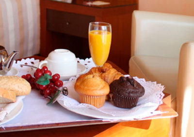 Desayuno en habitación Hotel Montera 4* en Los Barrios