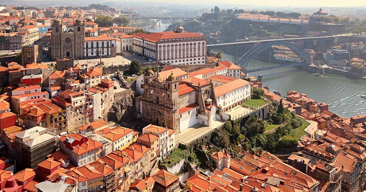 la ciudad de Oporto en la Costa Verde en Portugal
