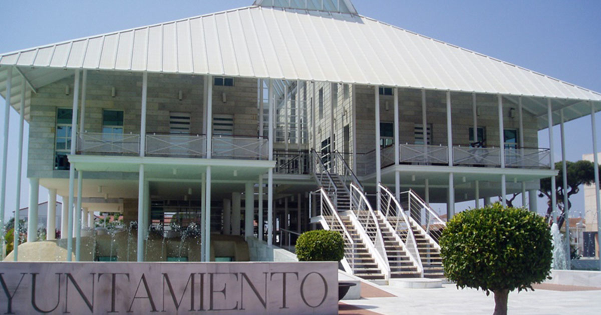 Visita el Ayuntamiento y el Museo de Escultura Contemporánea