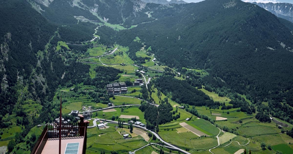 Vista aérea del mirador Roc del Quer en Canillo en Andorra