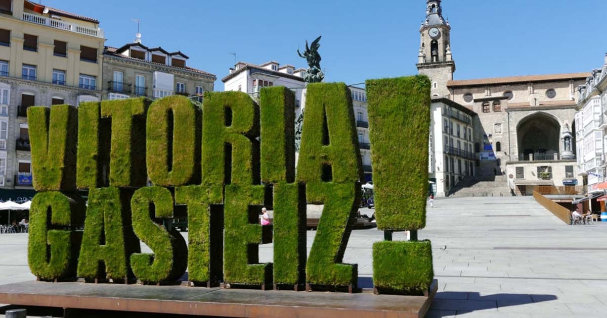 Cartel verde, turismo sostenible ciudad de Vitoria Gasteiz