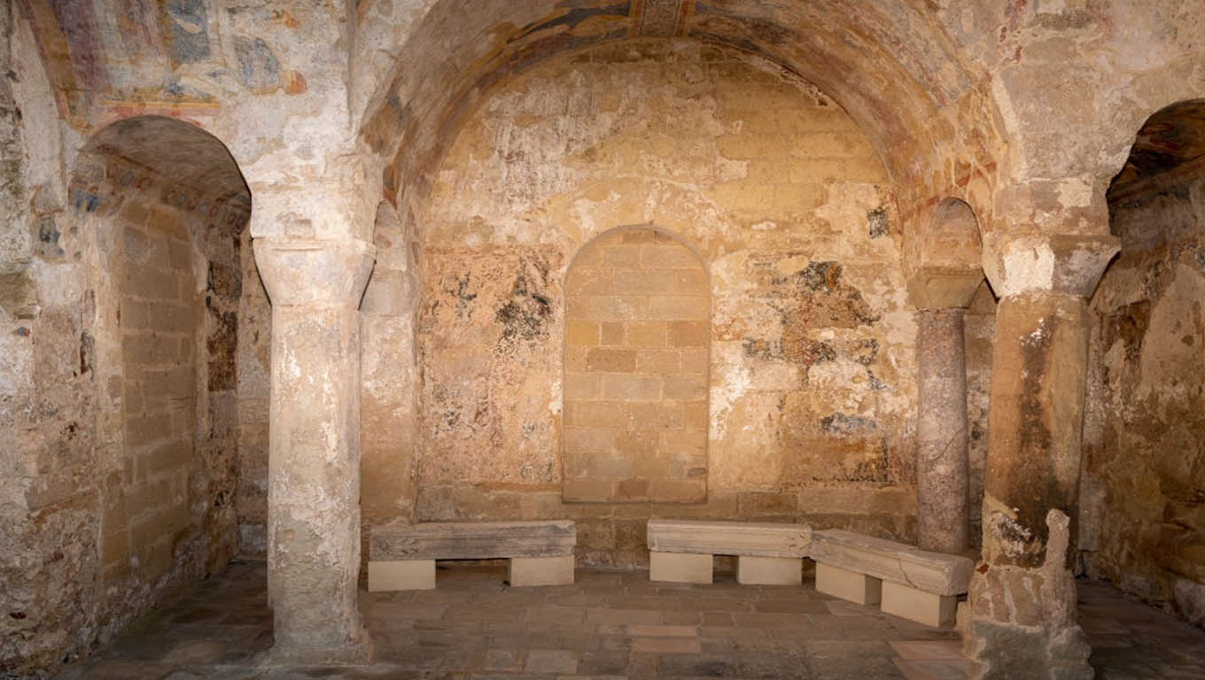 Visita la Iglesia Bizantina y el Castillo de Castro