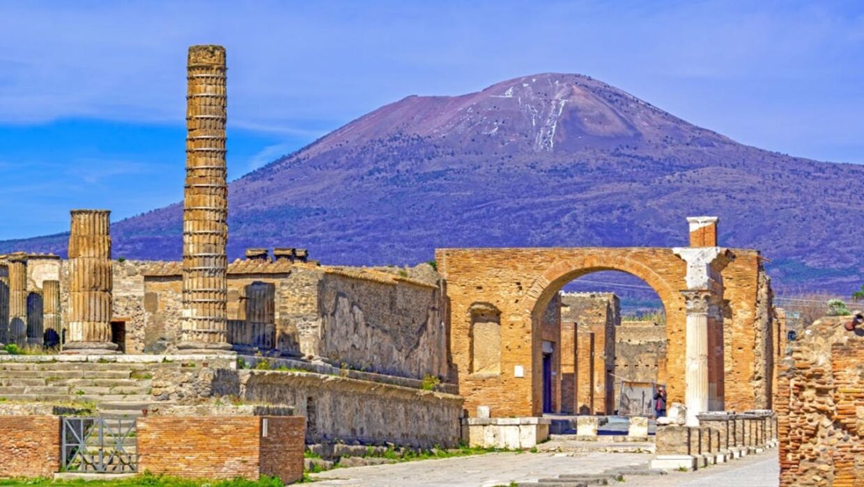 Panorámica de las Ruinas de Pompeya y Monte Vesubio