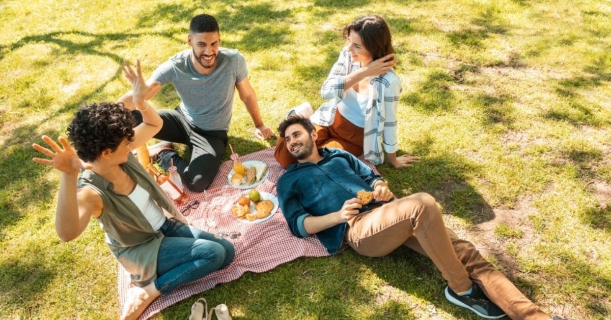 Disfruta de un picnic con amigos
