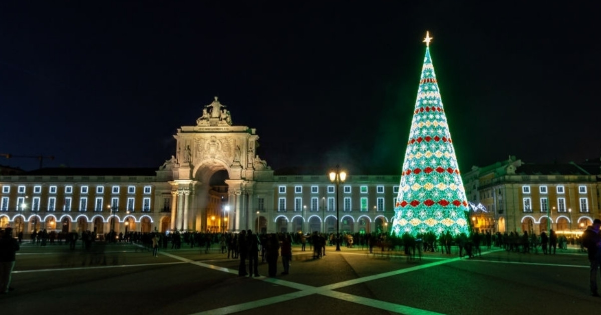 Iluminación de la Plaza Comercio de Portugal en Navidad 